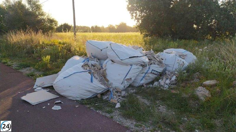 Dos individuos serán sancionados en Marratxí por dejar 10 toneladas de restos de obra en Es Garrovers y Camí de Son Sales.