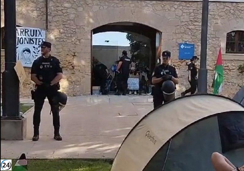 La Policía desaloja a estudiantes que habían ocupado el rectorado de la UIB