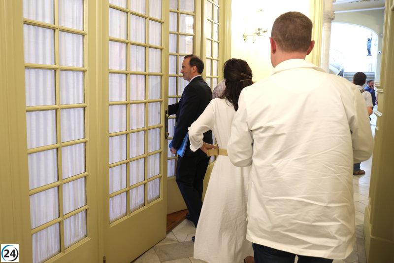 El Gobierno analiza acciones legales contra presidente del Parlament balear por destruir imagen de víctima del franquismo.