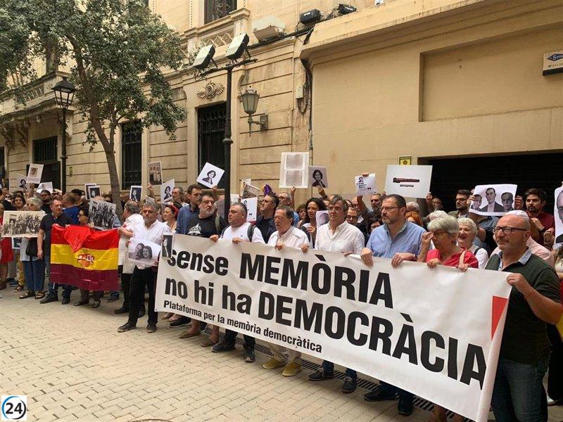 Manifestación multitudinaria exige renuncia de Le Senne ante el Parlament.