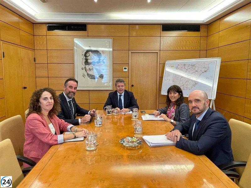 El Govern exige al Estado el acuerdo ferroviario y presenta plan de tren a Llucmajor ante Aena y Transportes.