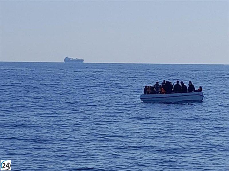 Decenas de migrantes arriban a Formentera en embarcaciones precarias