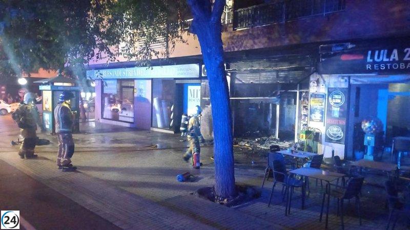 Cuatro personas intoxicadas en incendio de papelería en Valldemossa.
