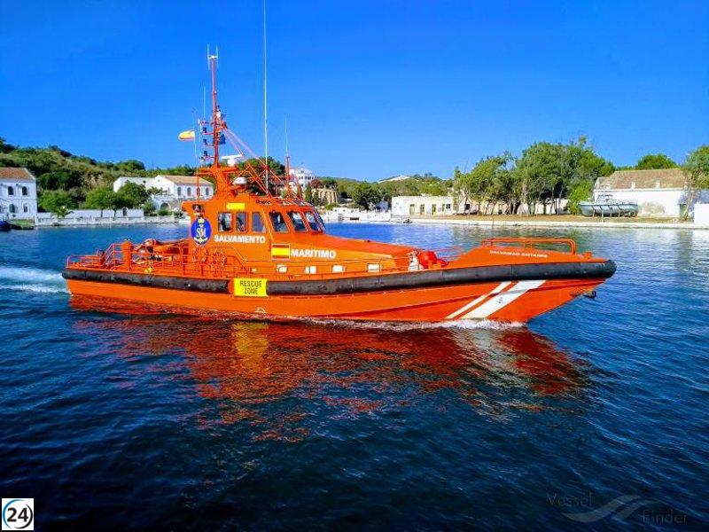 15 migrantes rescatados en patera cerca de Cabrera por operativo de salvamento.