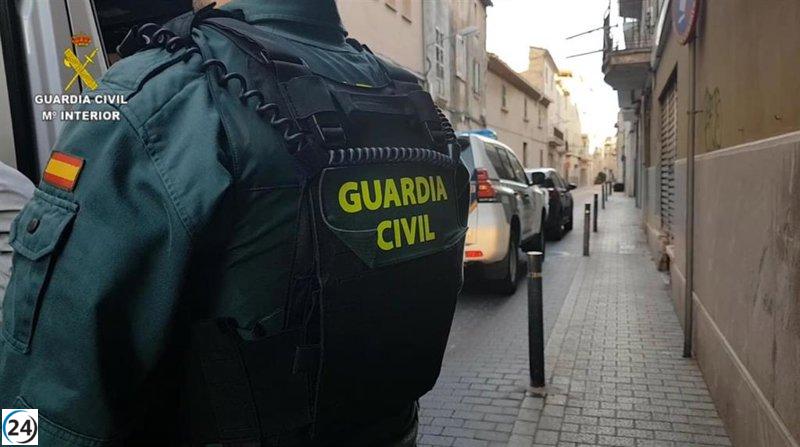 Arrestan a un hombre en Magaluf por agredir y amenazar a la Guardia Civil y vandalizar su vehículo.