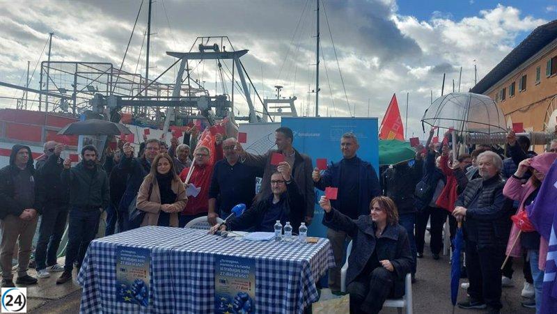 Pescadores de Baleares alertan sobre la inviabilidad del sector sin el uso de barcos de arrastre, lo que podría llevar al cierre de la lonja de Palma.