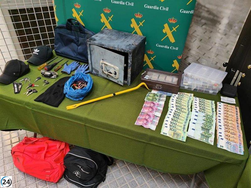 Capturan a tres miembros de una banda dedicada al robo en hogares de Mallorca.