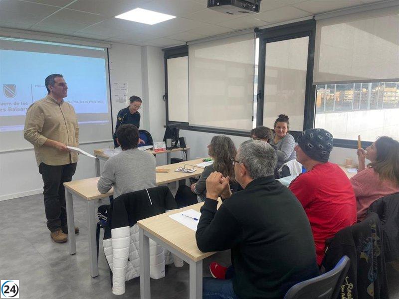 El Govern adapta el Curso Básico de Voluntariado de Protección Civil a las demandas de las agrupaciones.
