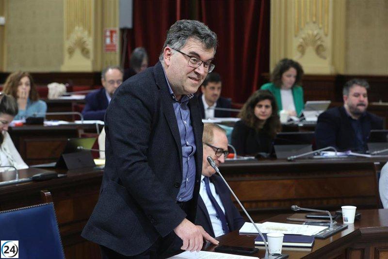 Simonet evita definir el futuro de las instalaciones ganaderas industriales y lo delega al Parlament.