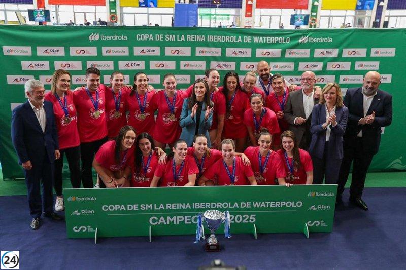 Letizia celebra el triunfo del Club Natació Sant Andreu con la Copa de la Reina de Waterpolo.