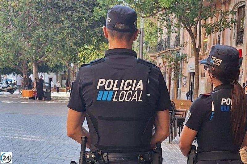 Capturan a dos jóvenes por sustraer un móvil a mano armada en la plaza de España de Palma.