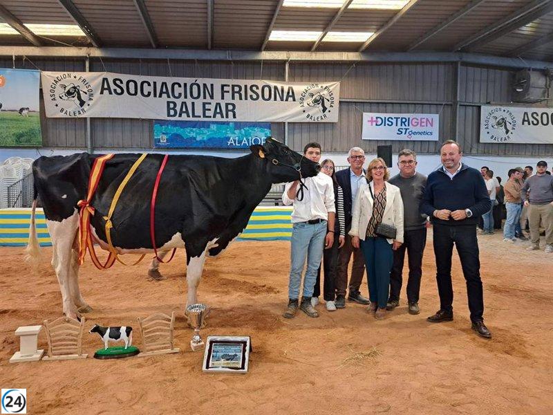 Simonet resalta la labor diaria de los agricultores en la Fira del Camp de Alaior para fortalecer el sector primario de Menorca.