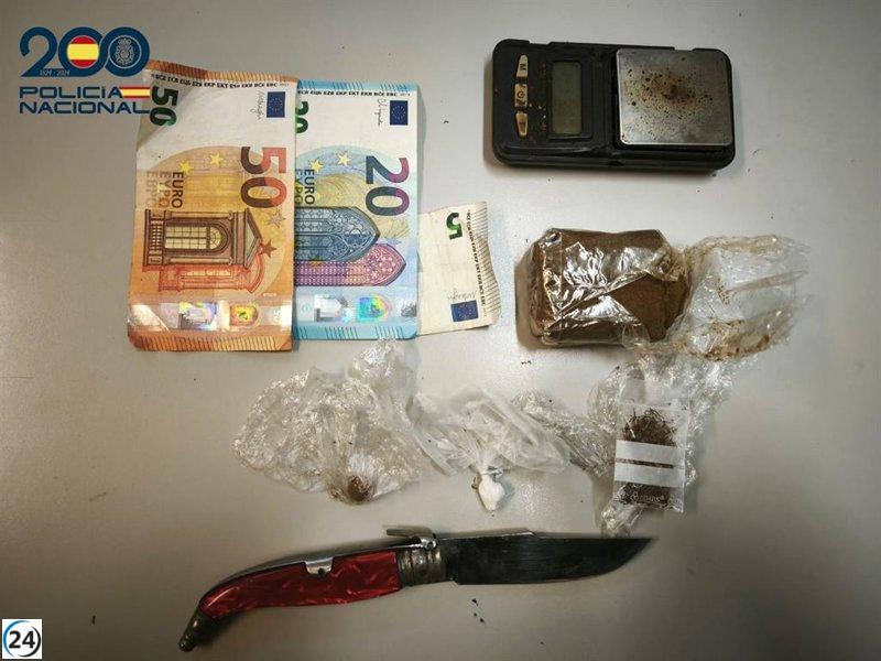 Policía Nacional arresta a tres personas en operativos separados por narcotráfico.