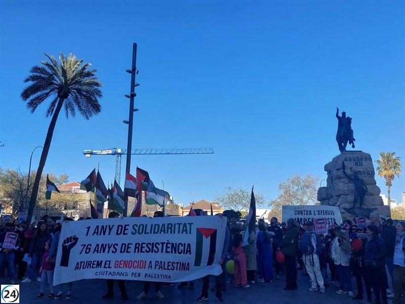 Más de 200 ciudadanos se congregan en Palma para conmemorar el Día Nacional de la Tierra Palestina.