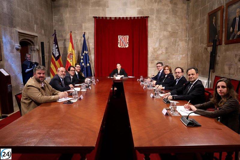 La oposición respalda las medidas arancelarias, pero cuestiona la vinculación del PP con los sectores extremistas en Baleares.