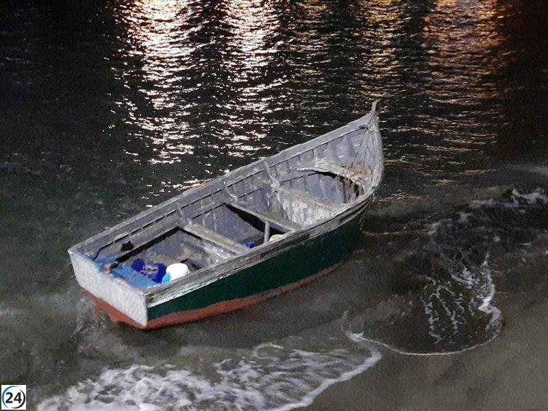 Cuatro migrantes detenidos en Ibiza tras arribar en embarcación clandestina.