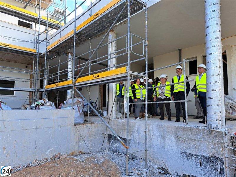 El conseller Vera supervisa el avance final de las obras en el CEIP Caimari.