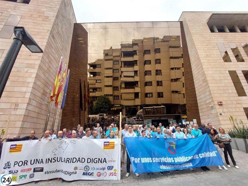 Cien funcionarios en Baleares exigen al Gobierno la actualización de la plusvalía insular.