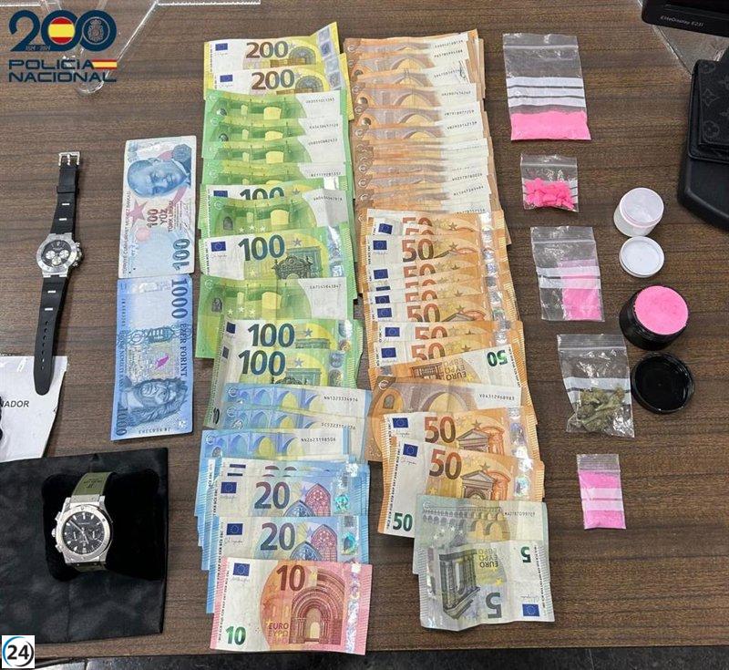 Tres personas arrestadas en Palma por posesión de drogas en su vehículo.