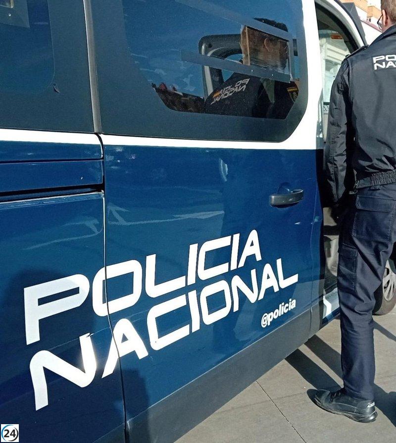 Arrestan en Ibiza al capitán de una patera que forzó a migrantes a arrastrar bidones de combustible.