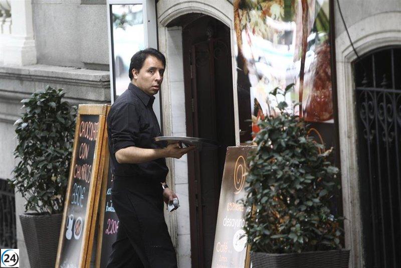 La FEHM cuestiona un aumento salarial del 17% en tres años para la hostelería y sugiere limitarlo al 11%.