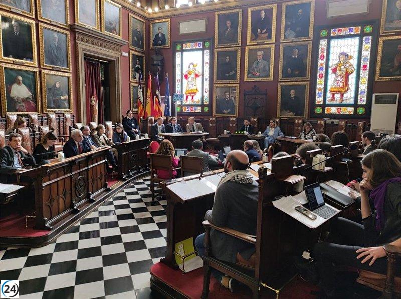 La oposición critica la nueva Oficina Antiokupación, mientras Fidalgo asegura que no se eliminarán servicios.