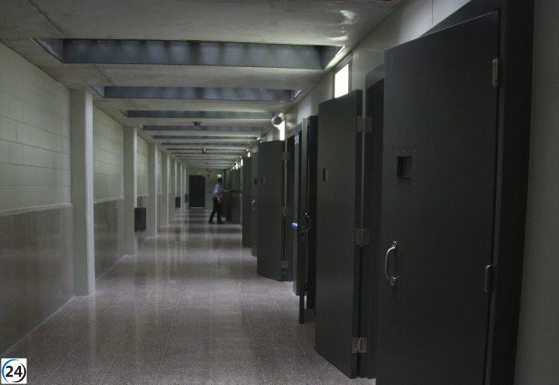 Empleados penitenciarios de Baleares protestan hoy contra la violencia en prisiones tras un ataque en Sevilla.