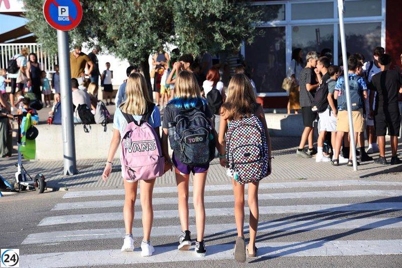 Vera garantiza que las tasas de alumnos por clase en infantil y primaria no superarán los límites establecidos el próximo año escolar.