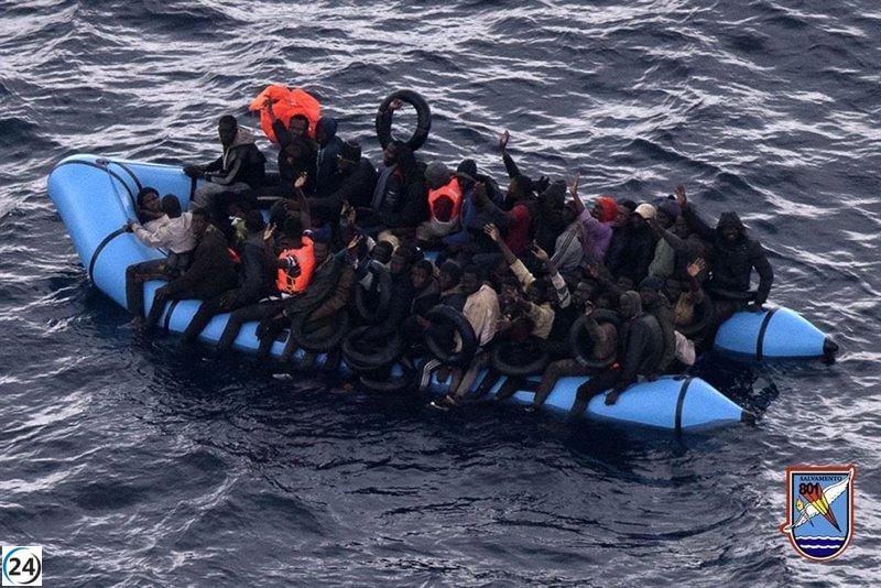 Una embarcación clandestina con 23 migrantes arribaba a Cabrera.