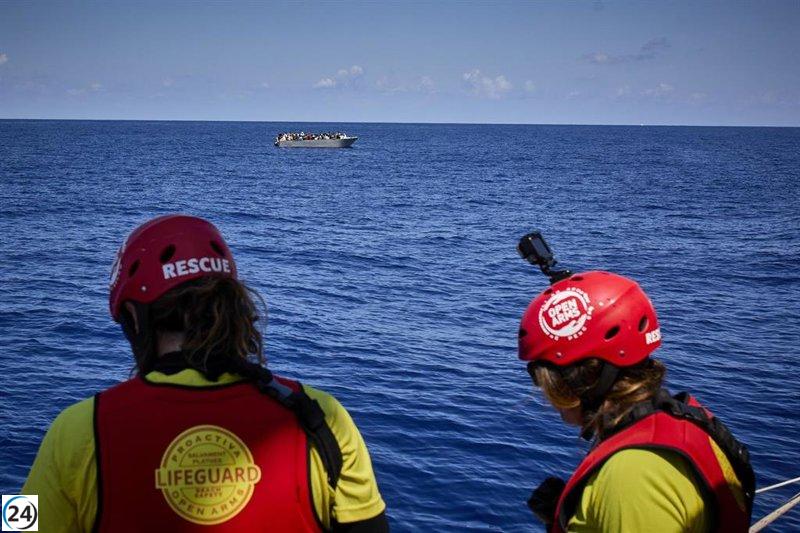 Continúa la intensa búsqueda de tres desaparecidos tras el naufragio de una embarcación en el sur de Mallorca.