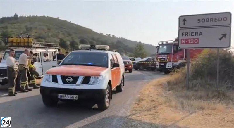 Los voluntarios de Baleares permanecen en Villarubín (León) combatiendo nuevos incendios.