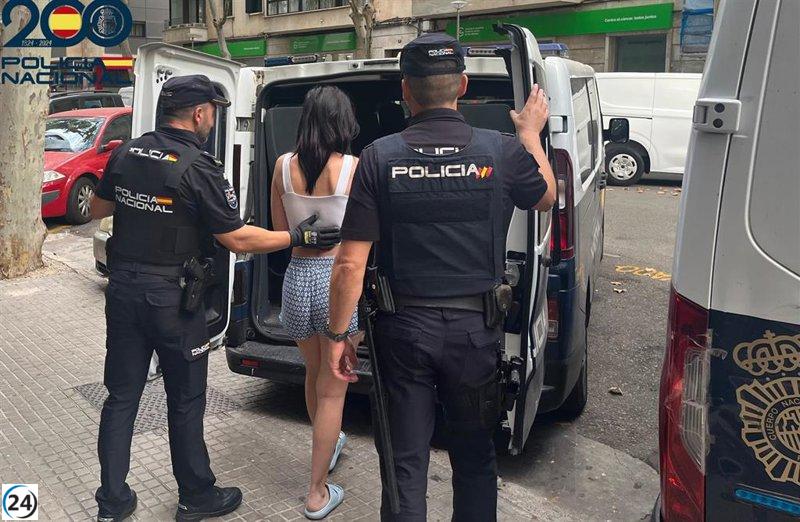 Mujer arrestada por múltiples robos nocturnos en bares y comercios de Palma.