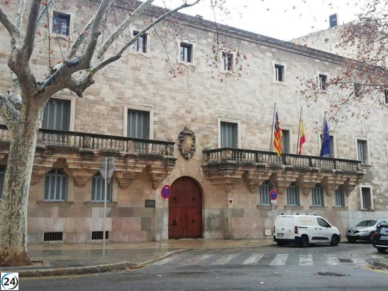 Ocho detenidos en Ibiza enfrentan juicio por contrabando de drogas en vehículos.