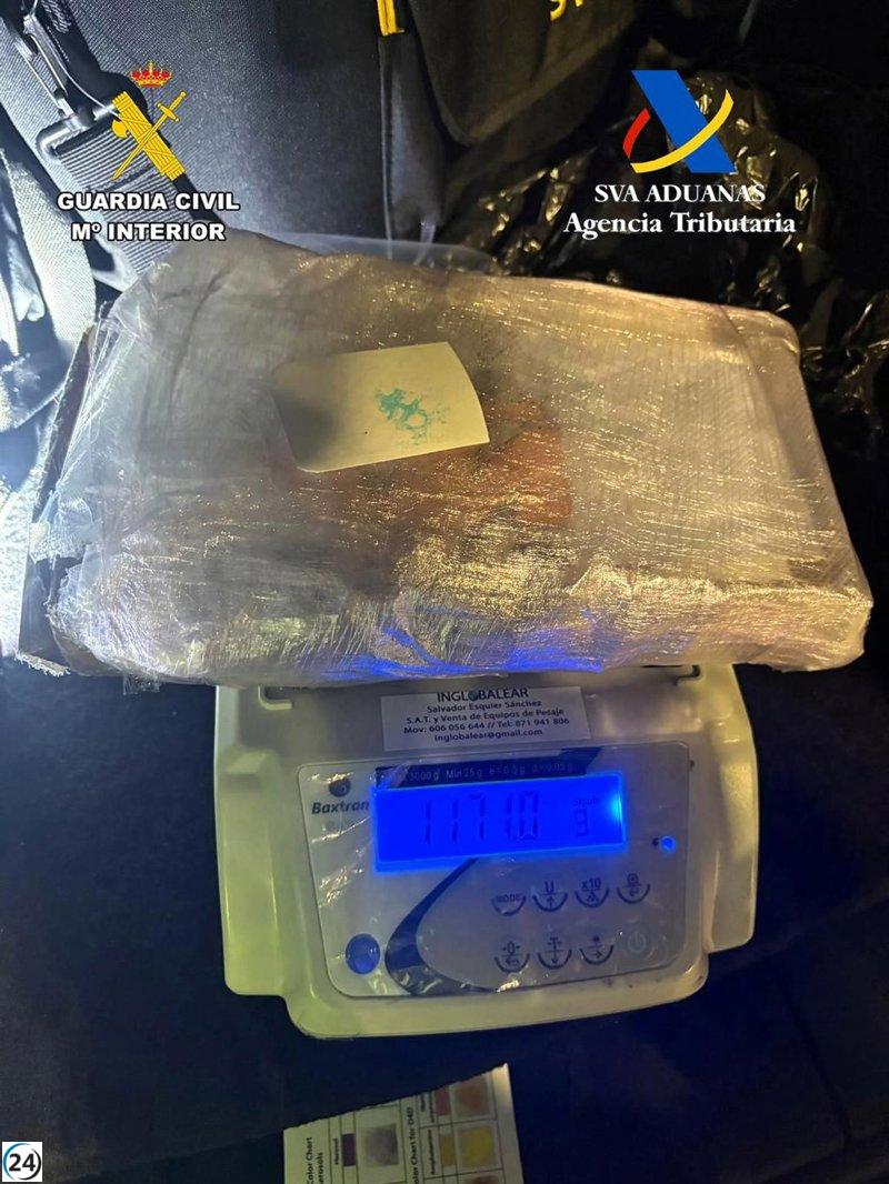 Arrestan a un hombre con más de un kilo de cocaína en un ferry que une Barcelona y Alcúdia.