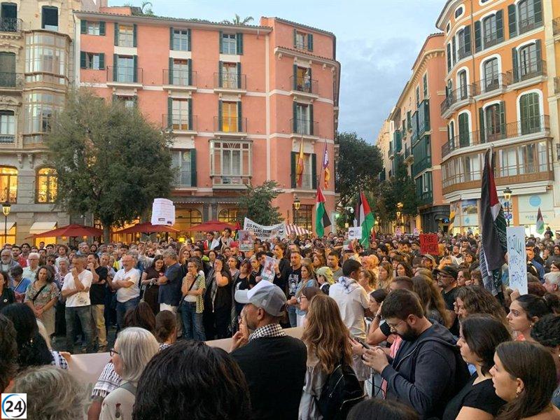 Miles en Palma se manifiestan contra la interceptación de barcos hacia Gaza.