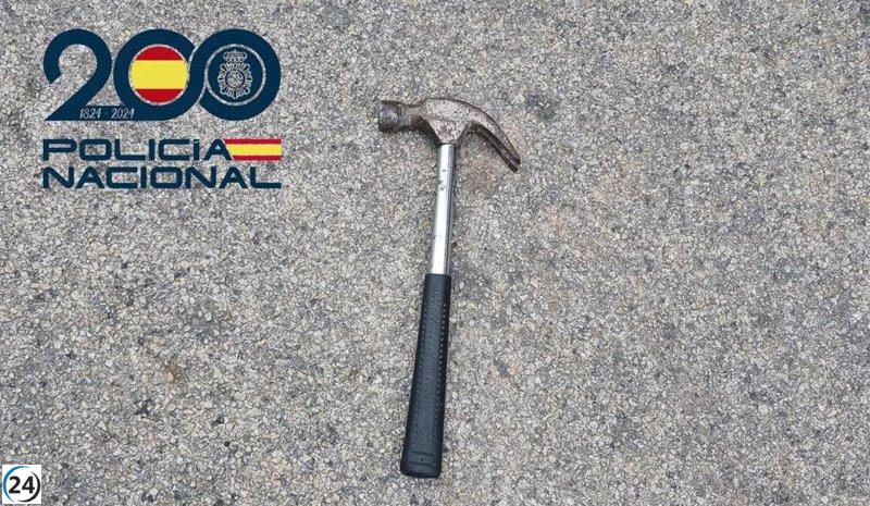 Arrestado en Palma tras atacar a su arrendador con un martillo y amenazar a su ex pareja.