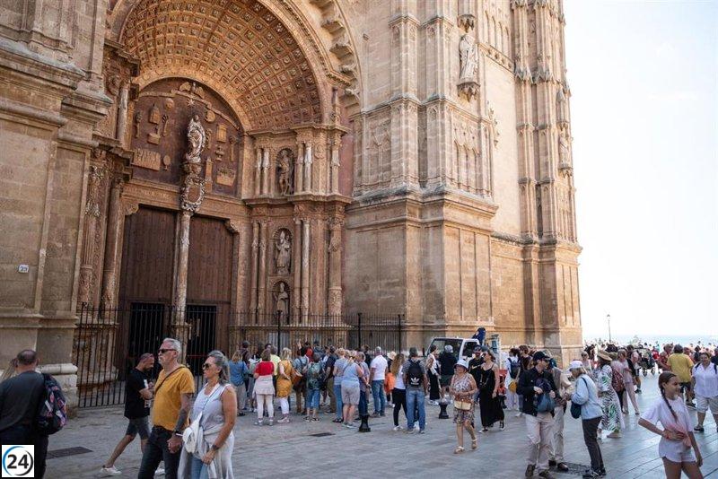 Baleares refuerza su compromiso sostenible al disminuir el turismo de cruceros en Palma.