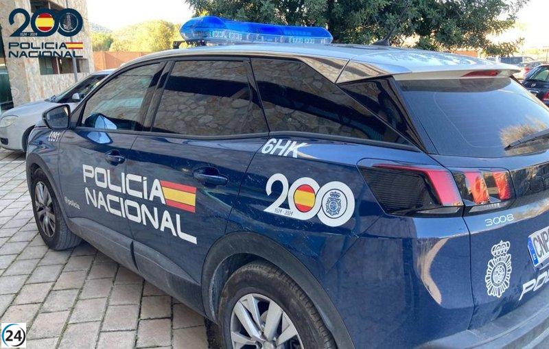 Mujer arrestada tras asaltar a una pareja en Palma y agredir al hombre.