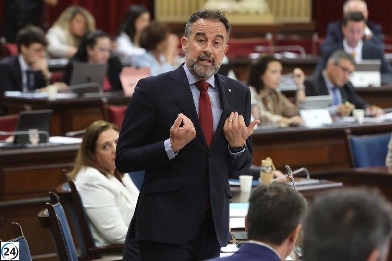 Mateo respalda la inversión en ferrocarriles de Mallorca frente a las críticas por demoras.