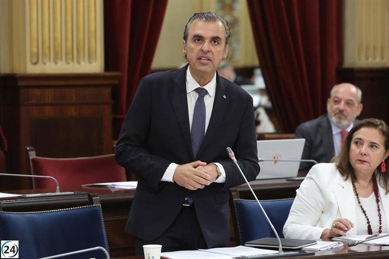 Vera y Fernández (PSIB) se lanzan acusaciones de engañar a los docentes.