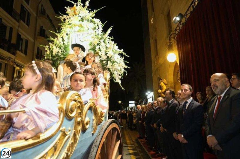 Multitudes se congregan en Palma para celebrar el desfile del Carro Triomfal de Santa Catalina Tomàs.