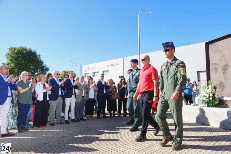 Homenaje en Inca a un oficial de los Bomberos de Mallorca fallecido en 2021.