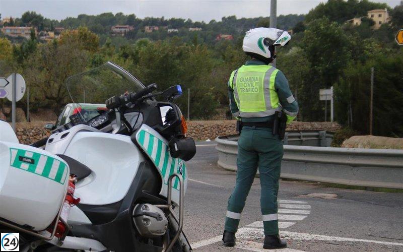 Detenido un hombre por poner en riesgo la seguridad vial al volante de un autobús en Petra.