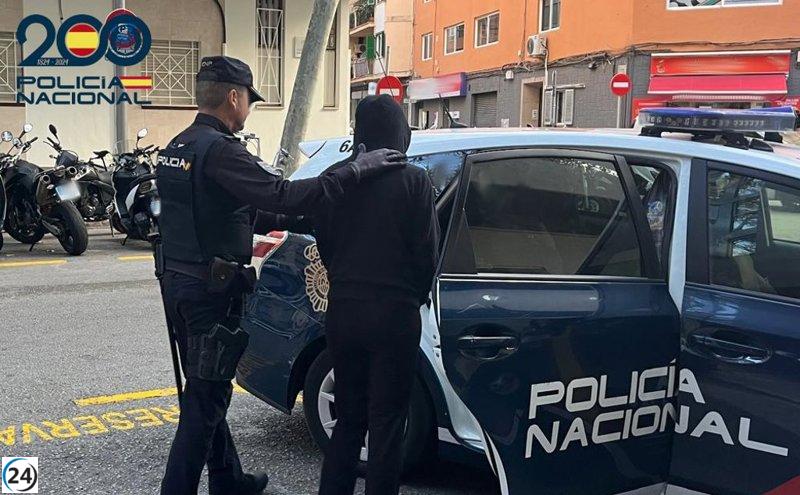 Arrestada por engañar a un amigo y robarle 50.000 euros en Palma bajo falsos pretextos.
