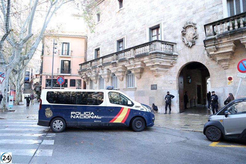 En Mallorca, un hombre enfrente juicio por abusos a su hija durante más de diez años.