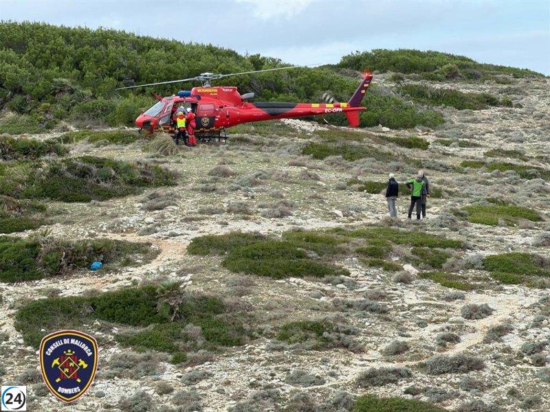 Un hombre de 84 años resulta con lesiones leves tras caer en Cala Dèntol, Artà.
