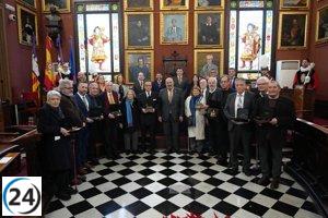 Cort reconoce a Pilar Juncosa y Caty Juan del Corral como Hijas Ilustres y entrega las Medallas de Oro de la Ciudad.