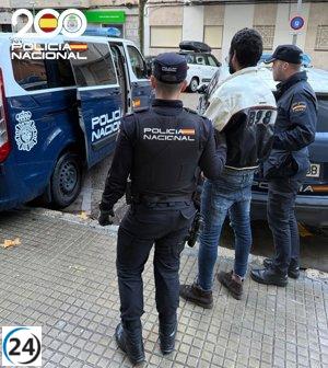 Detenido por asaltar dos comercios en Palma y agredir a sus trabajadoras.