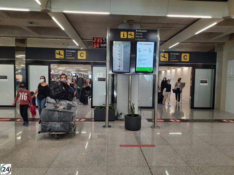 Desalojan área de llegadas en aeropuerto de Palma por avería en rampa que genera humo.