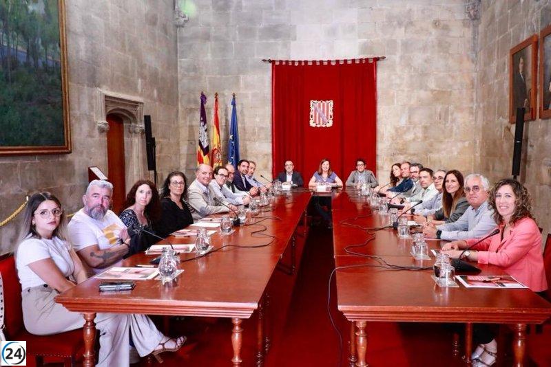 Principales actores acuerdan subida del 4,5% para trabajadores del comercio en 2023.